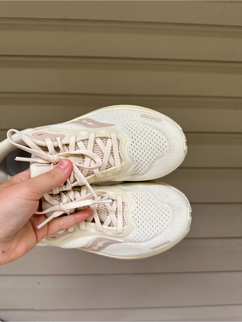 Saucony Women's Surge 3 Sneaker, Light Gold, US 6 - Picture 8 of 9